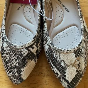 SO brand women’s flats